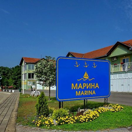 Apartments Marina Апатин Экстерьер фото