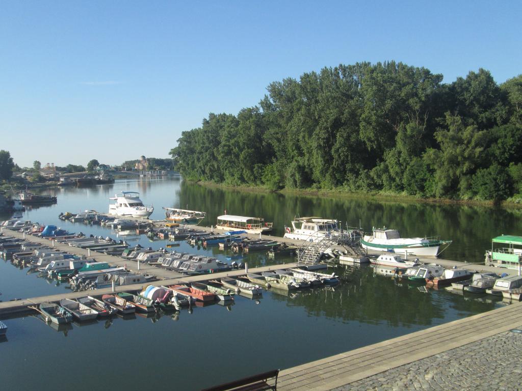 Apartments Marina Апатин Экстерьер фото