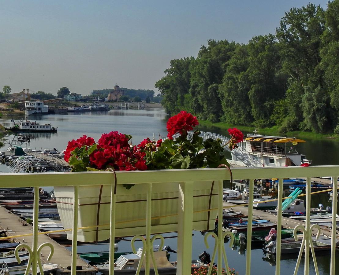 Apartments Marina Апатин Экстерьер фото