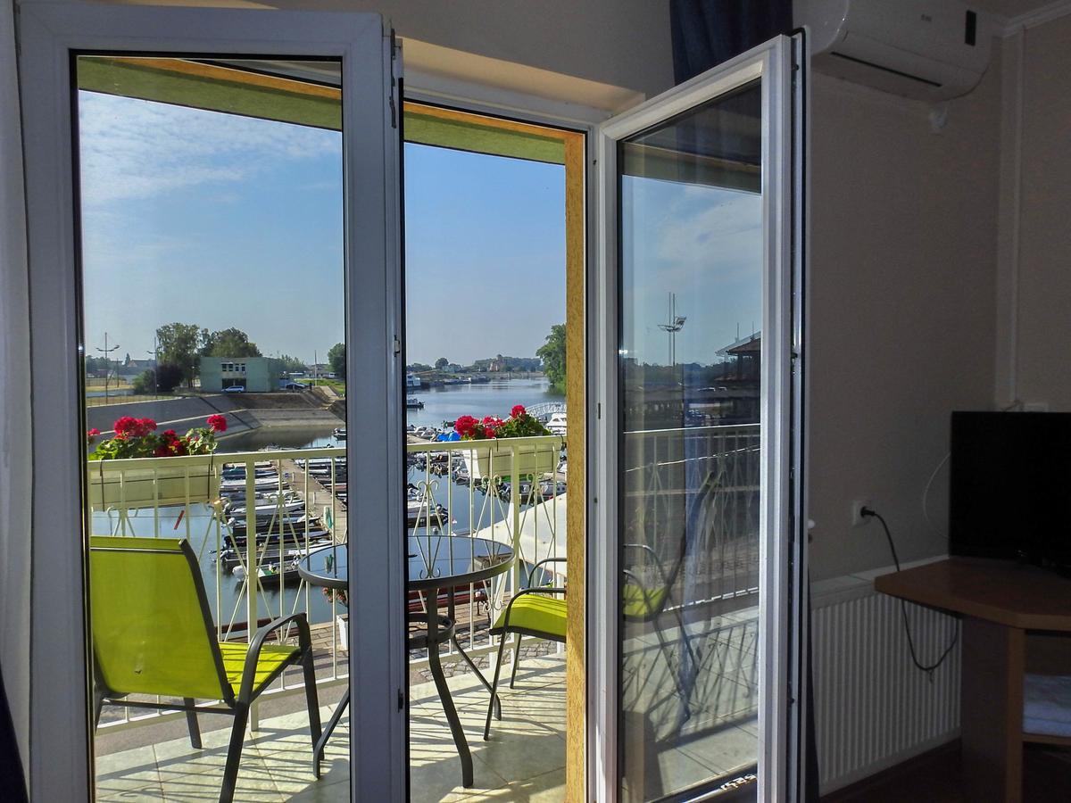 Apartments Marina Апатин Экстерьер фото
